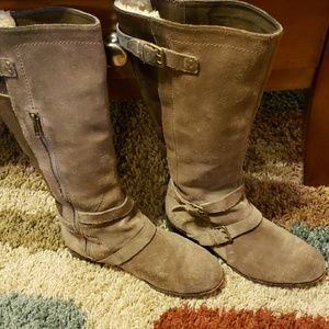 Uggs light brown boots w leather down the back